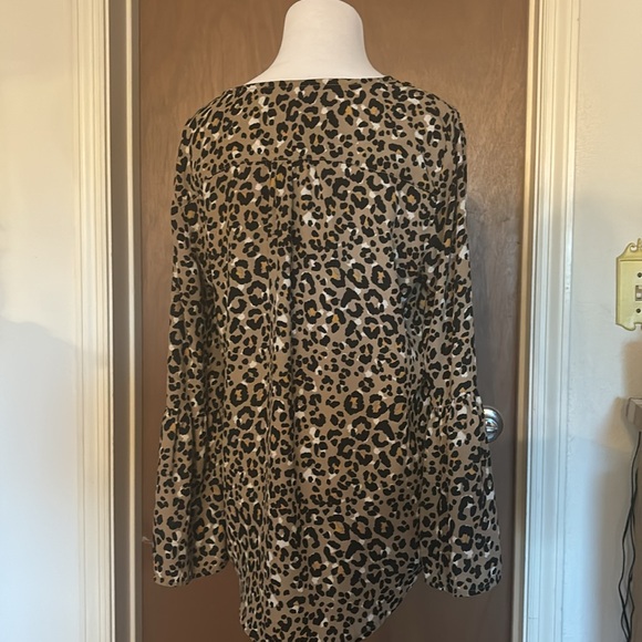 Leopard Print Billowing Top - Picture 4 of 5